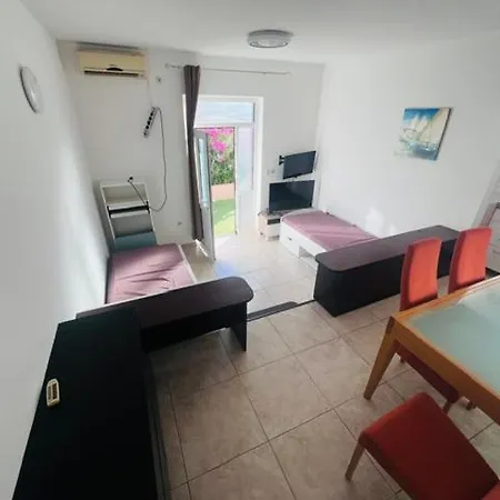 House Carpe Diem With Terracce&private Parking Vodice