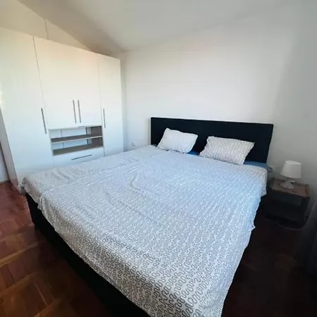 House Carpe Diem With Terracce&private Parking Vodice