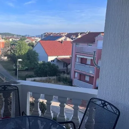 House Carpe Diem With Terracce&private Parking Appartement Vodice